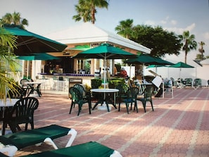 Outdoor dining - Summer Bay Resort 1 Bedroom Condo Minutes From Disney.  (Clermont)
