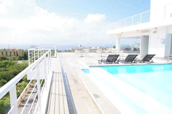 Piscine extérieure, piscine sur le toit