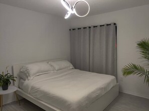 2 bedrooms, iron/ironing board, free WiFi