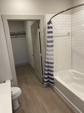 Combined shower/bathtub, hair dryer, towels, soap - Elegant, modern apartment with modern amenities. (Frisco)