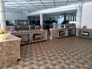 Bữa sáng buffet hàng ngày với phụ phí nhỏ