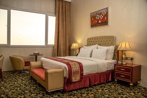 Hochwertige Bettwaren, Betten mit Memory-Foam-Matratzen, Minibar