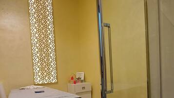 Salas para tratamentos a dois, sauna seca, banheira de hidromassagem
