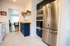 Fridge, microwave, oven, stovetop - River + Sky (Livingston)