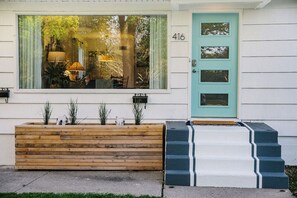 Exterior detail - Stunning Mid-Century Oasis, Steps from Downtown (Livingston)