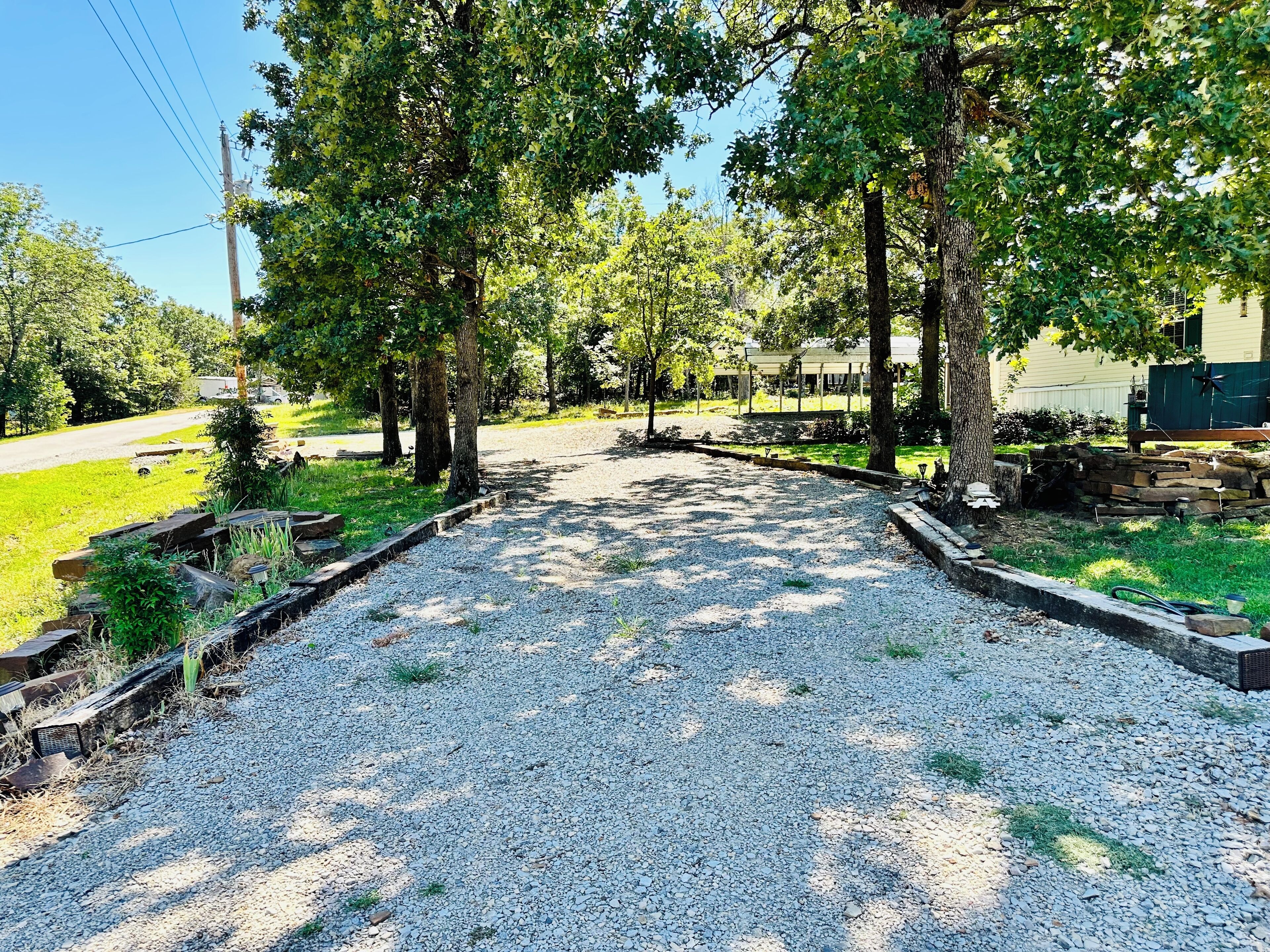 Plenty of parking for boats and trailers