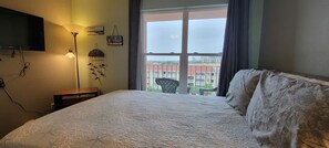 WiFi, bed sheets