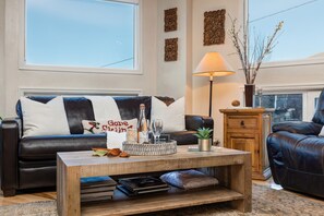 Televisión y chimenea 