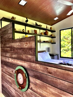 1 bedroom, free WiFi, bed sheets - Kraken Cabin-escape in the jungle, abundance of wildlife, walk to Golfito Bay. (Puerto Jiménez)
