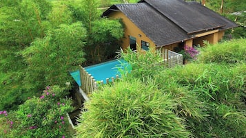 Tempur-Pedic beds, free minibar items, in-room safe, desk