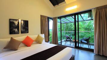 Tempur-Pedic beds, free minibar items, in-room safe, desk