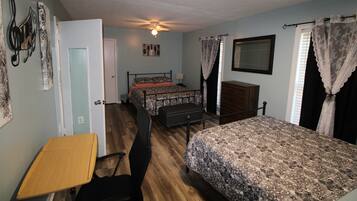 2 多间卧室、熨斗/熨衣板、免费 WiFi、床单