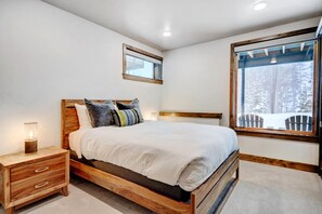 5 Schlafzimmer, hochwertige Bettwaren, Bügeleisen/Bügelbrett