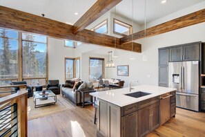 Interior - Luxury Villa 401 In Resort I Private Hot Tub I Great Views I Best Price I Discounted Attractions (Winter Park)