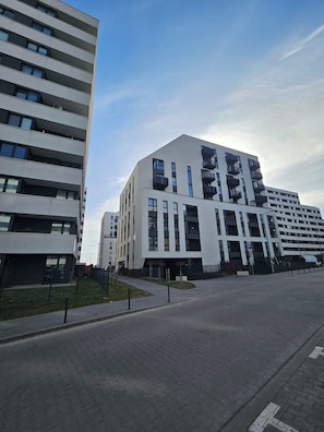 A modern building with multiple floors, large windows, and balconies. - Apartament Anastazja (Kraków)