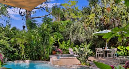 Tranquil Guest Suite in Paradise with Private Pool Walking Distance to Town