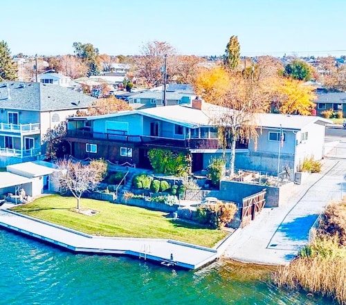 Lake Front home w/Dock & Boat Launch ✨ Closer to the Sun Lake House