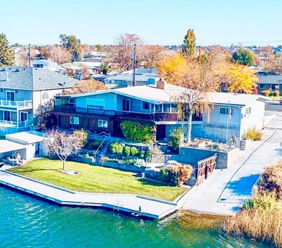 Lake Front home w/Dock & Boat Launch ✨ Closer to the Sun Lake House