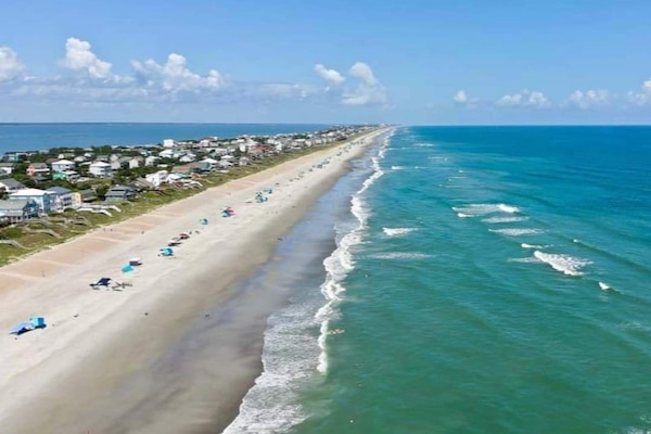 Una spiaggia nelle vicinanze