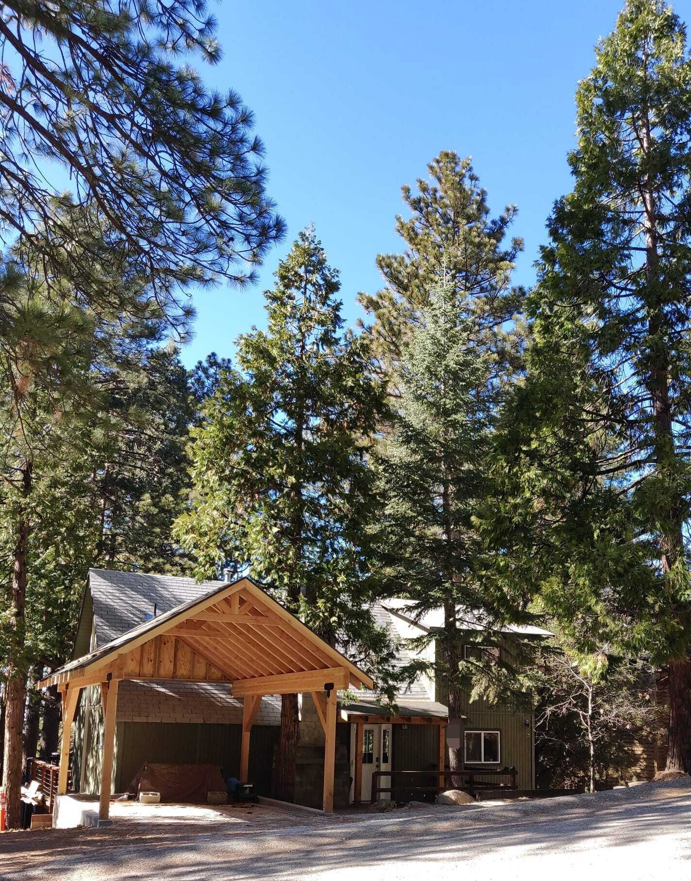 Child- & Dog-friendly 3-Bedroom Eco-Cabin w/Fully Enclosed Yard & Late Check-Out