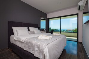 5 bedrooms, iron/ironing board, free WiFi, bed sheets - Villa Tiara with Pool (Premantura)