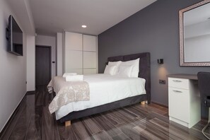 5 chambres, fer et planche à repasser, Wi-Fi gratuit, draps fournis
