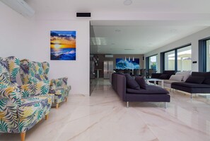 TV, fireplace, stereo