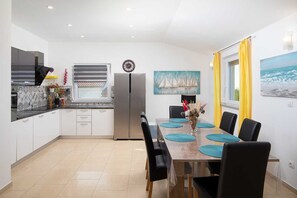 Dining - Villa Comfort with Pool (Kaštelir)