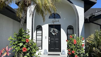 المنشأة من الخارج