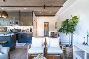 Interior - Modern Downtown McCall Loft (McCall)