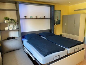 2 bedrooms, travel cot, free WiFi