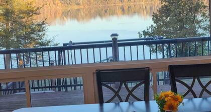 Stay in a beautiful lakefront cottage in Napanee, no matter winter or summer.