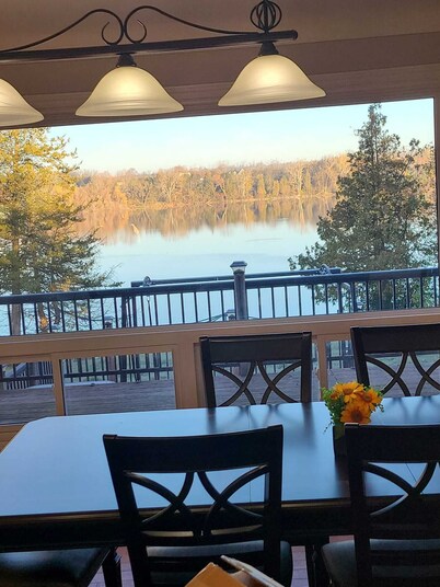 Stay in a beautiful lakefront cottage in Napanee, no matter winter or summer.