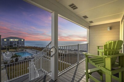 Luxury Beach Vacationing Awaits You!!