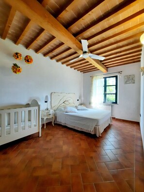 1 bedroom, travel crib, free WiFi, bed sheets - 2+2 Apartment two room. Tuscany style, near the sea (Toscana)