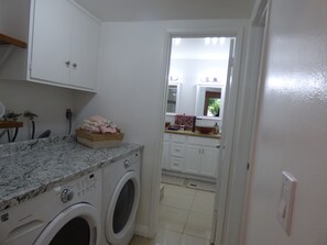 Dusche, Handtücher, Seife, Toilettenpapier