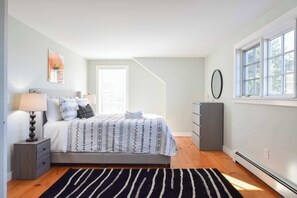 4 bedrooms, iron/ironing board, WiFi, bed sheets - Beautiful Water Views Dogs Welcome! (Truro)