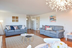 TV, offices - Beautiful Water Views Dogs Welcome! (Truro)