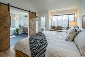 4 bedrooms, iron/ironing board, travel crib, internet