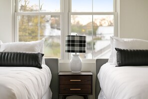 3 bedrooms, desk, iron/ironing board, travel crib