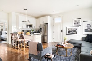 Smart TV, offices - Hart Suite 1 by AvantStay | Gorgeous Town House w/ Modern Amenities! (Nashville)