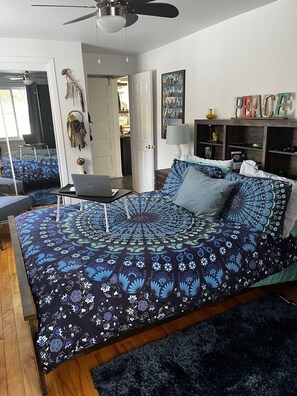 2 Schlafzimmer, Schreibtisch, Bügeleisen/Bügelbrett, kostenloses WLAN