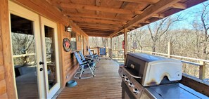 Property grounds - Three bedroom, one bath cabin in wooded setting! WITH 6 PERSON HOT TUB! (Holiday Island)