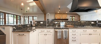 Frankie’s Waterfront House at Indian Lake! The nicest VRBO on the lake! 