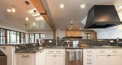 Frankie’s Waterfront House at Indian Lake! The nicest VRBO on the lake!