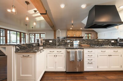 Frankie’s Waterfront House at Indian Lake! The nicest VRBO on the lake! 