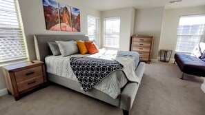 4 bedrooms, iron/ironing board, WiFi, bed sheets - Escondido Luxury Resort, pool, slide, pickleball, 4 bedrooms, bunks, 2car garage (Washington)