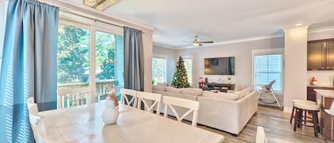 Smart-tv en een tafeltennistafel