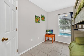 5 chambres, fer et planche à repasser, lit parapluie, Wi-Fi gratuit