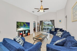 Smart TV - Waterview Villa with Private Pool/Spa (Clermont)